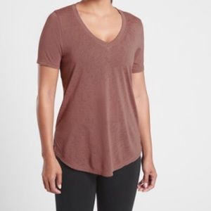 NWT athleta breezy scoop v tee size M